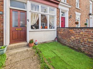 Frontage- click for photo gallery